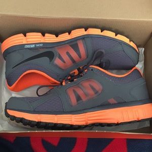 Nike: Dual fusion st 2 (gs)